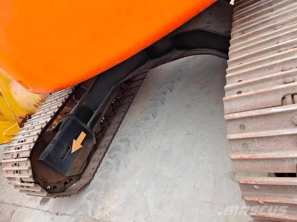 Hitachi ZX 135 US Bandgrävare