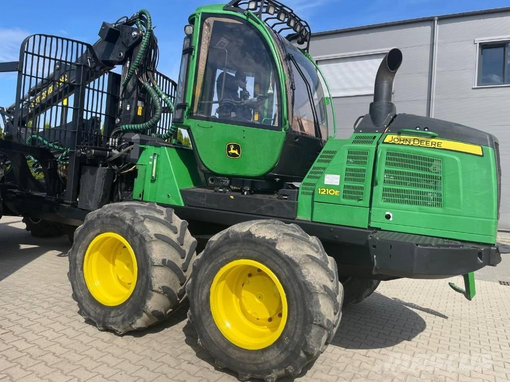 John Deere 1210 E Skotare