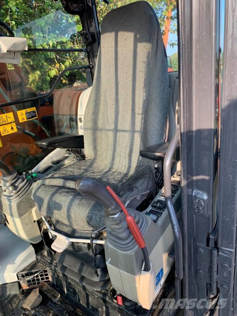 Hitachi ZX 135 US-5B Bandgrävare