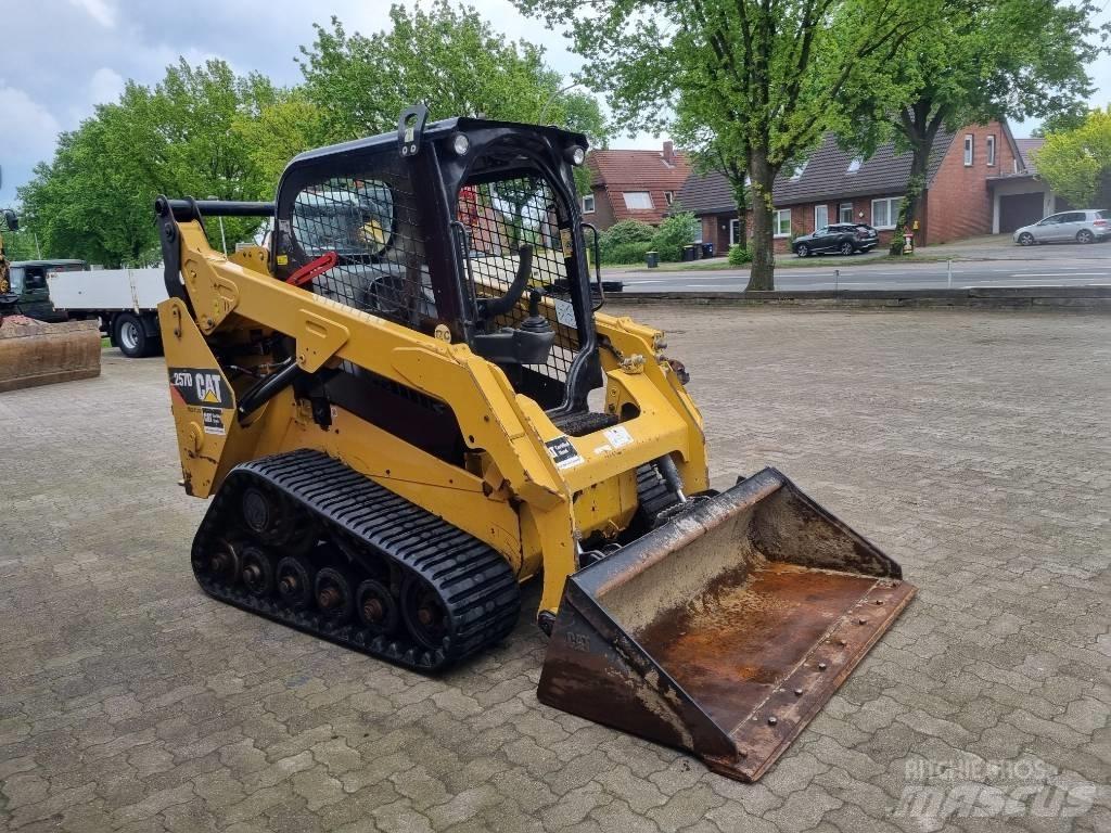CAT 257 D Kompaktlastare