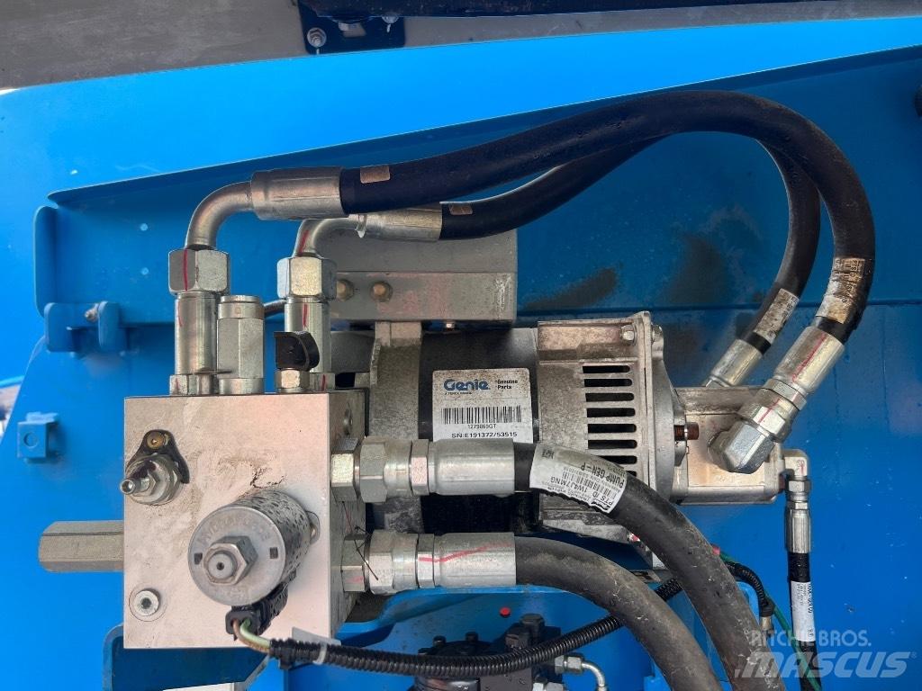 Genie S 65XC TRAX Bomliftar