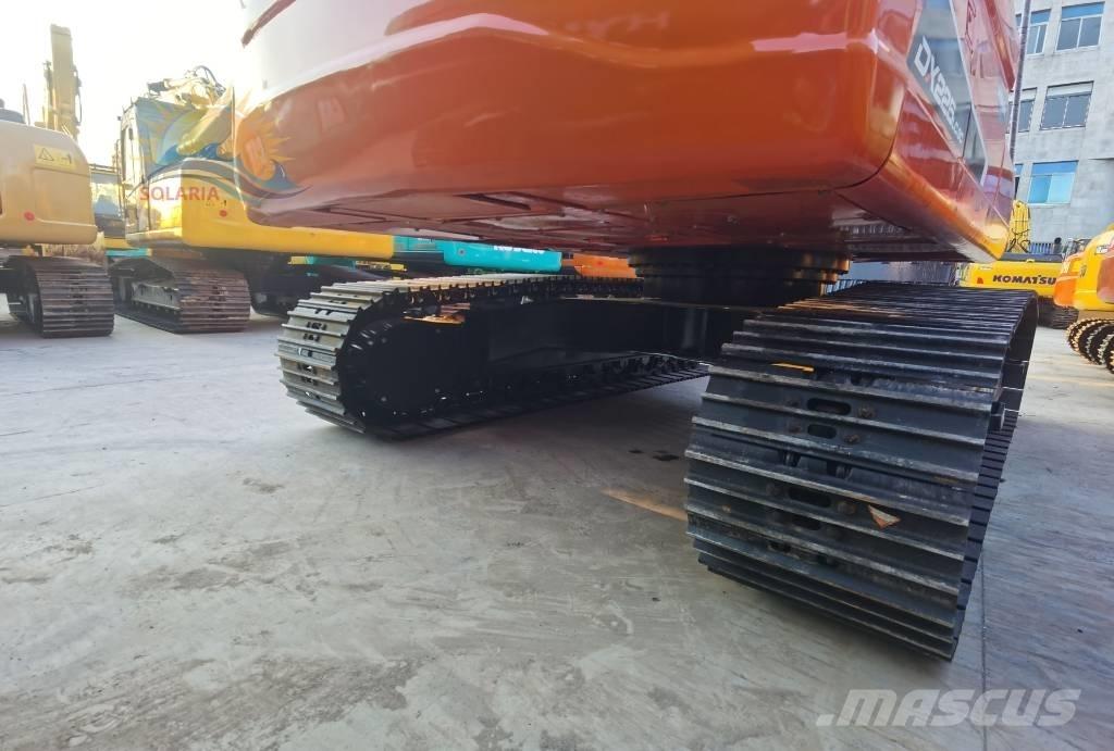 Doosan DX 225 LC Bandgrävare
