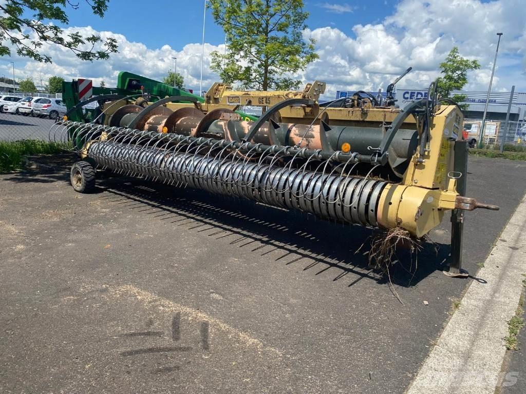 John Deere 8200 Fälthackar