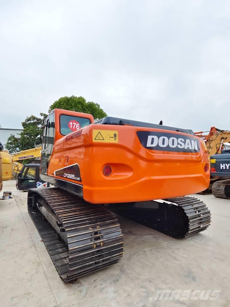Doosan DX 225 LC-9C Bandgrävare
