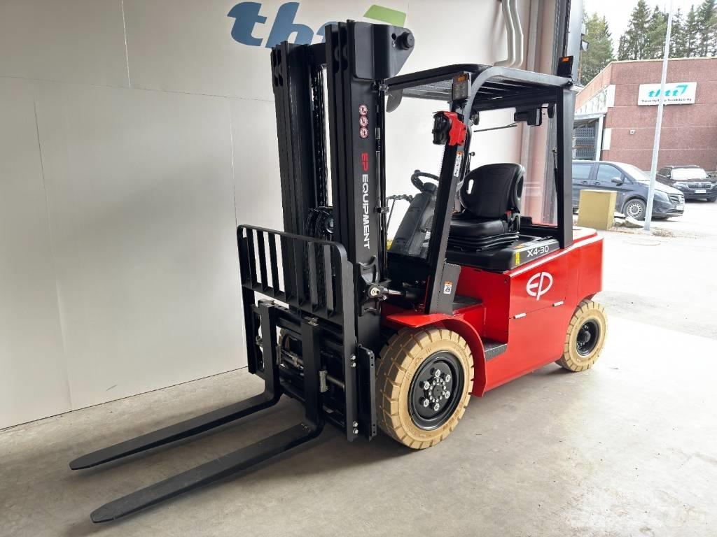 EP EFL302X4 Elmotviktstruckar