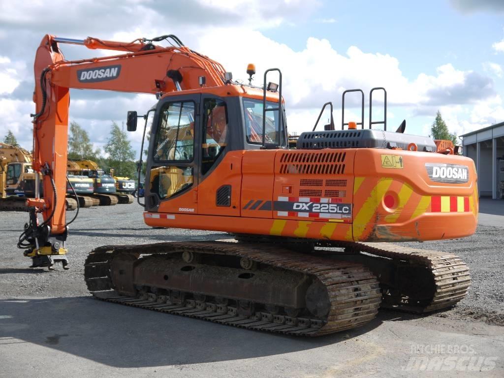 Doosan DX 225 LC-3 Bandgrävare