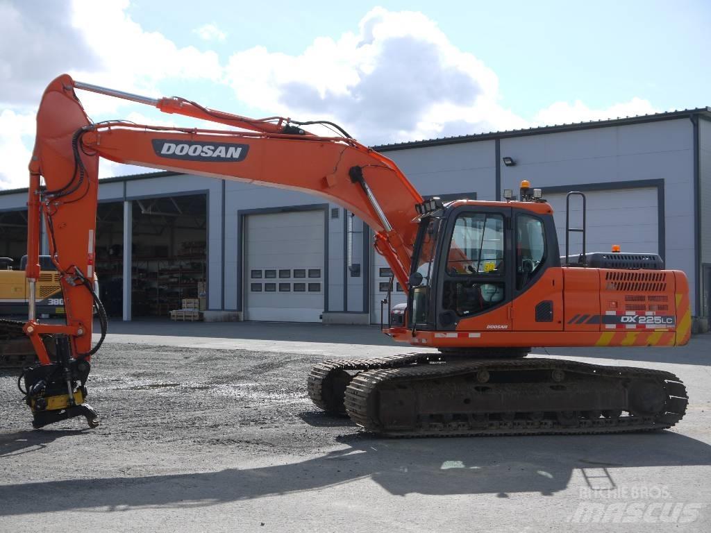 Doosan DX 225 LC-3 Bandgrävare