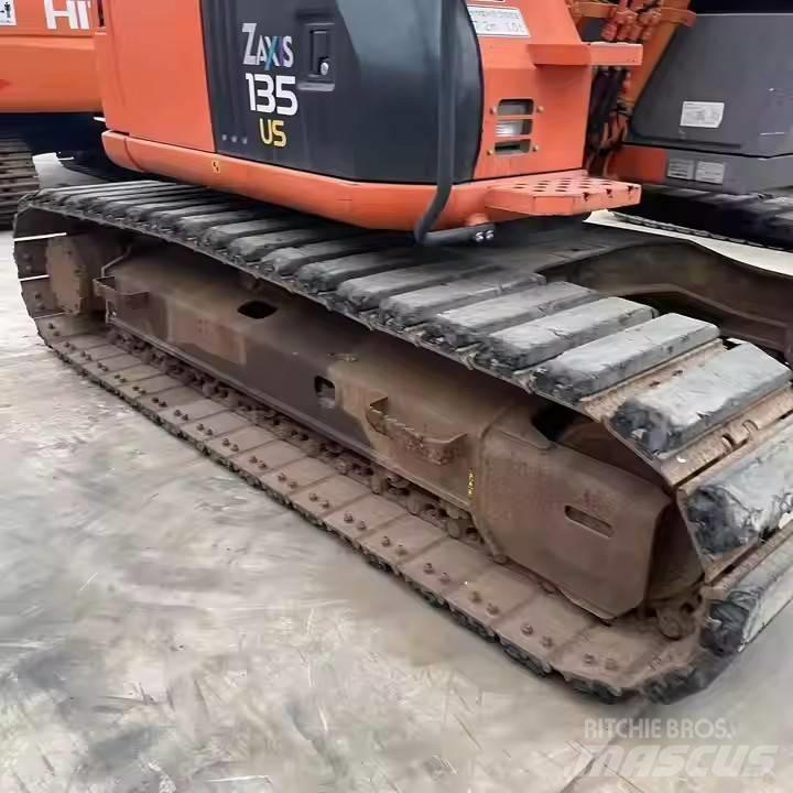 Hitachi ZX135US Bandgrävare