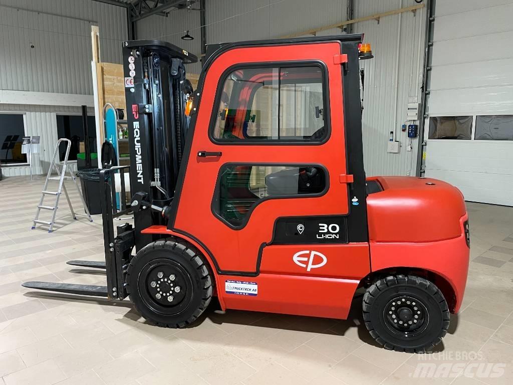 EP EFL302 Elmotviktstruckar