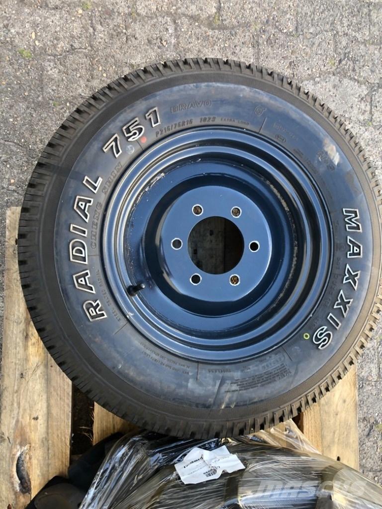  Radial 751 Kompakttraktorer
