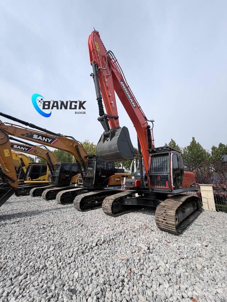 Doosan DX 300 LC Bandgrävare