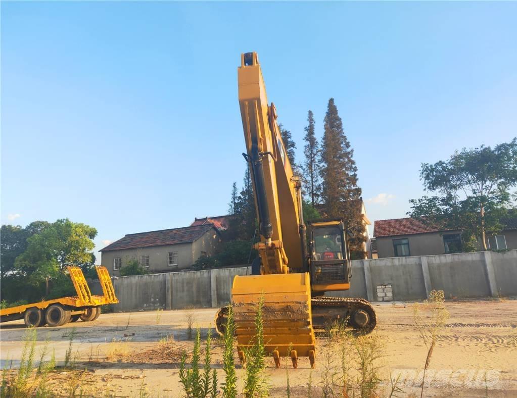 CAT 325 D L Bandgrävare