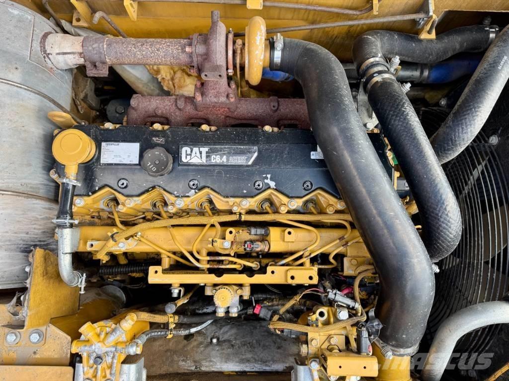 CAT 323 D Bandgrävare