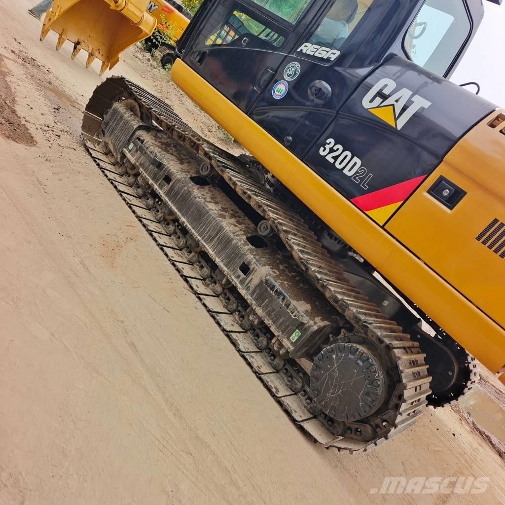 CAT 320 D2L Bandgrävare