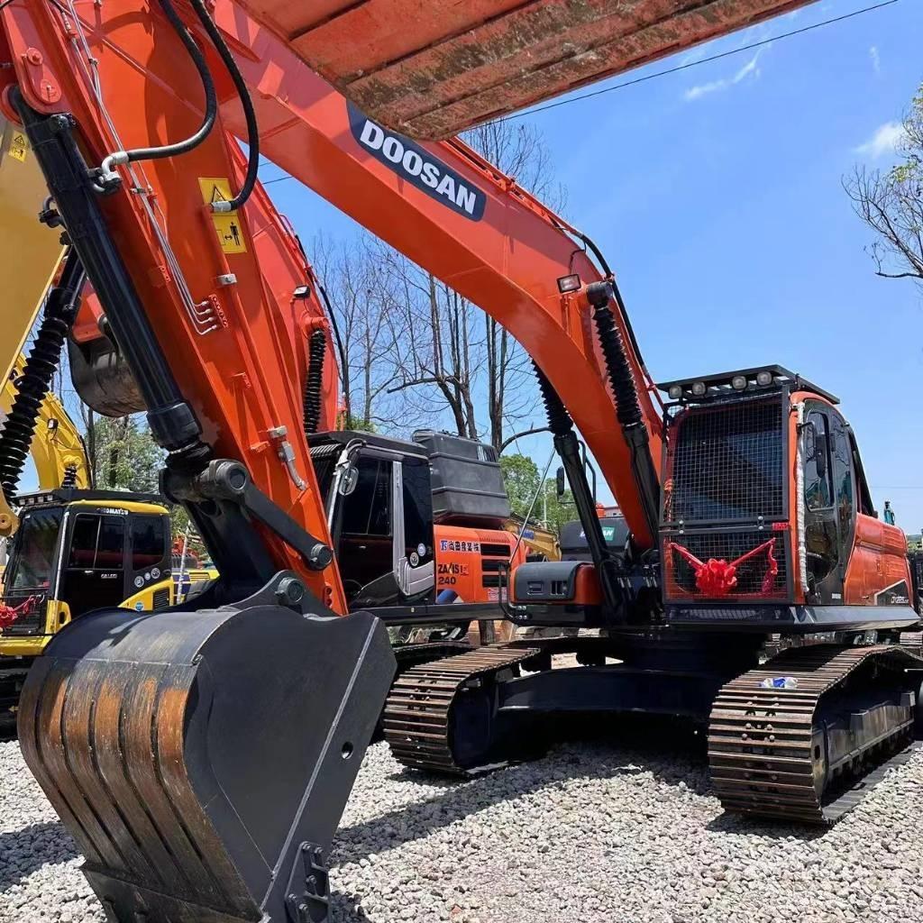 Doosan DX 225 LC Bandgrävare