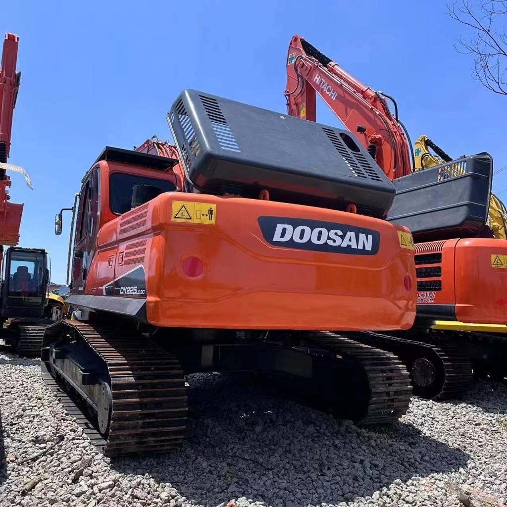 Doosan DX 225 LC Bandgrävare