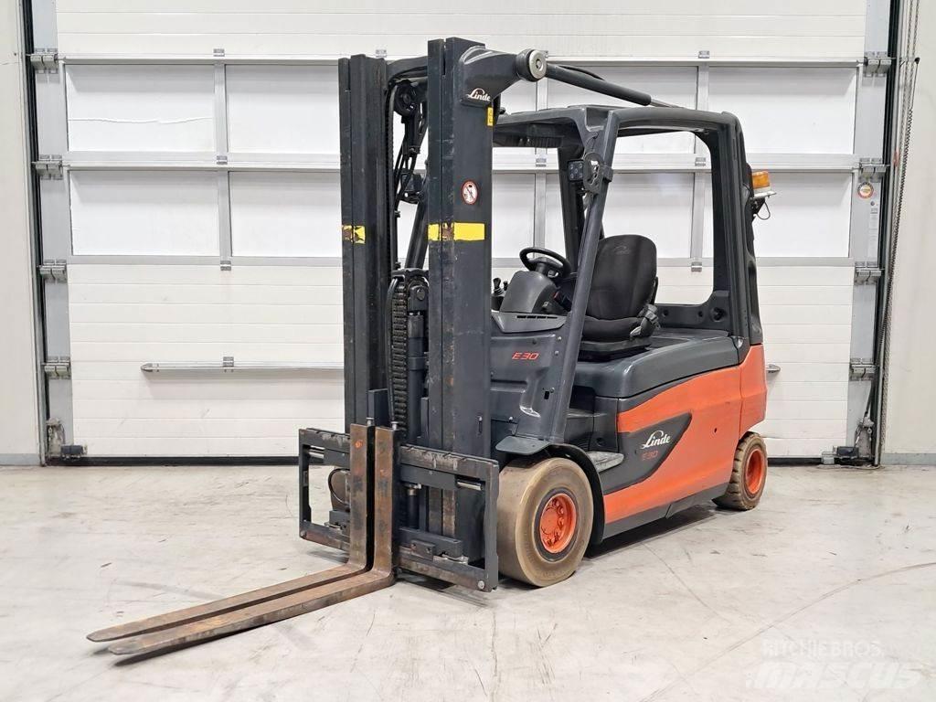 Linde E30L-01 Elmotviktstruckar