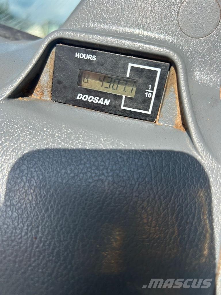 Doosan DX140 LC-7 Bandgrävare