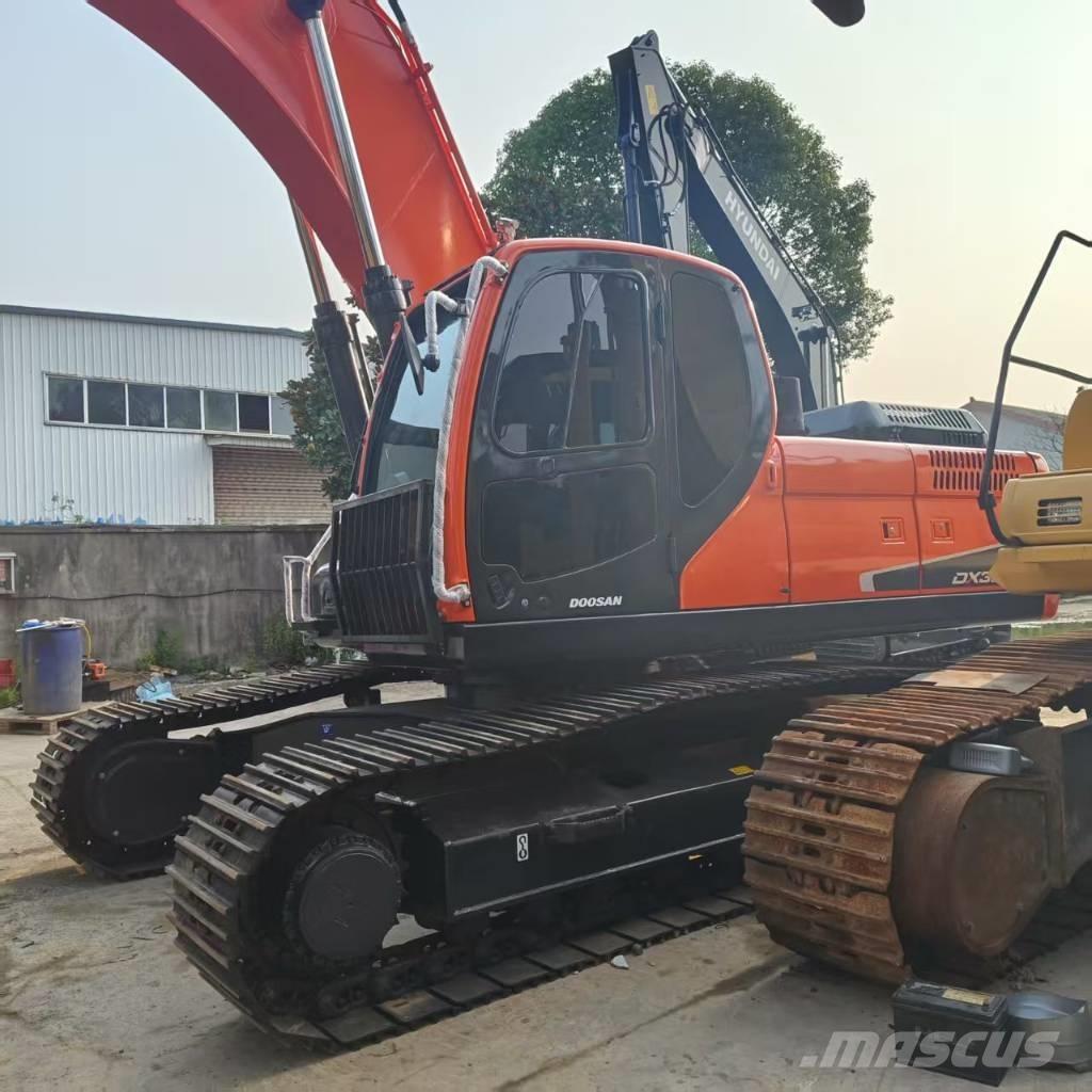 Doosan DX 300 LC Bandgrävare
