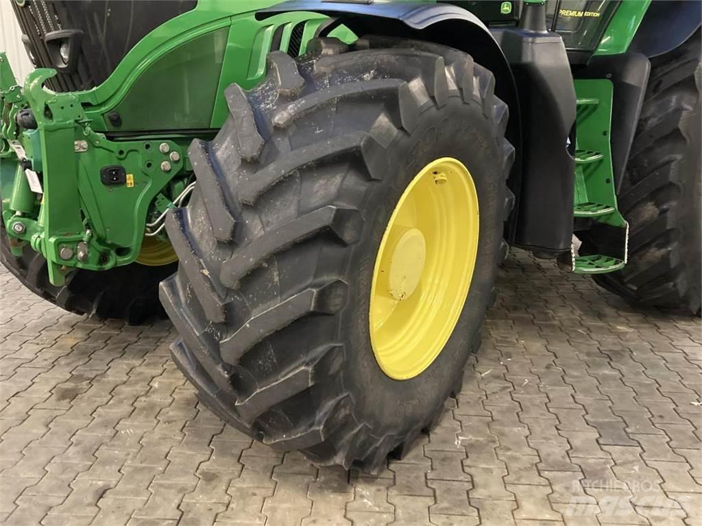 John Deere 6215R Traktorer