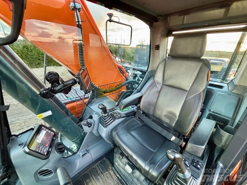 Doosan DX 255 Bandgrävare