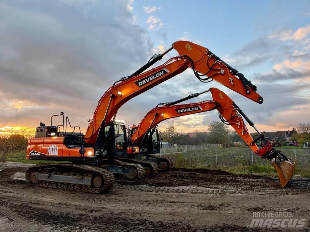 Doosan DX 255 Bandgrävare