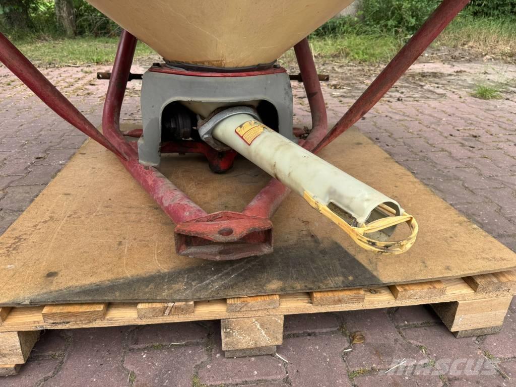 Vicon pendelstrooier Mineralgödselspridare