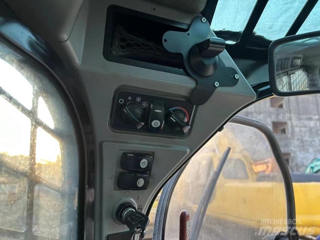 CAT 246 D Kompaktlastare