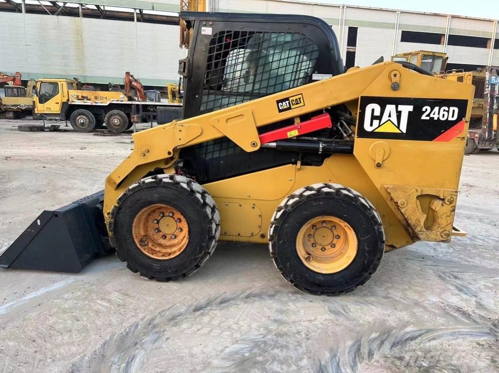 CAT 246 D Kompaktlastare
