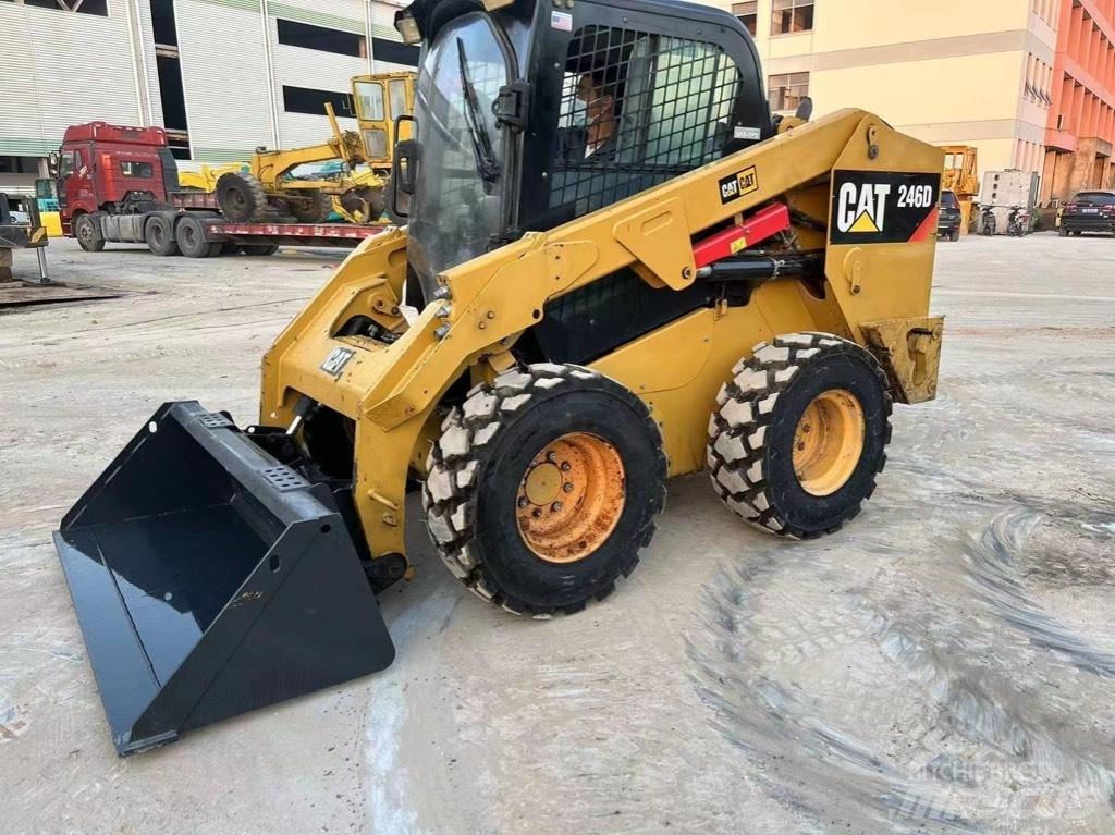 CAT 246 D Kompaktlastare