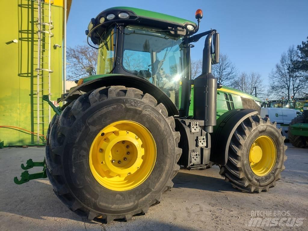 John Deere 7270 R Traktorer
