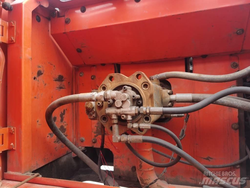 Doosan DX 300 LC Bandgrävare