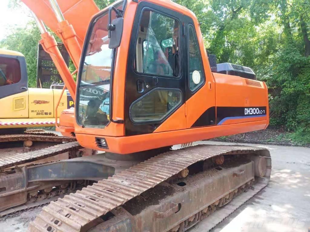 Doosan DH 300 LC-7 Bandgrävare