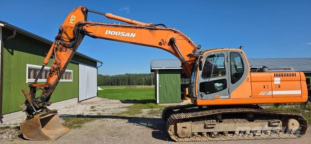 Doosan DX 225 LC Bandgrävare