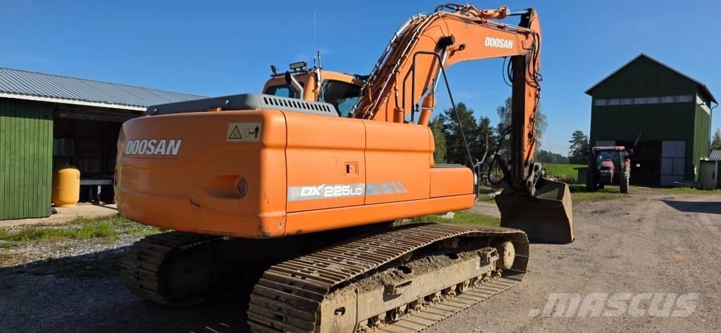 Doosan DX 225 LC Bandgrävare