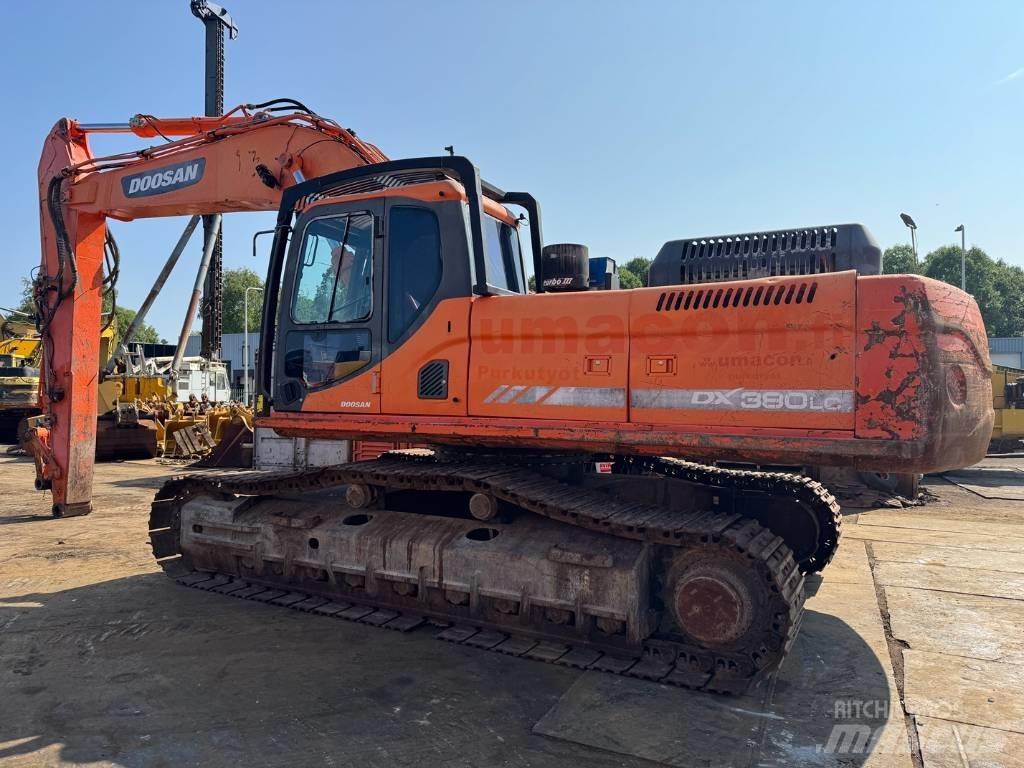 Doosan DX 380 LC Bandgrävare