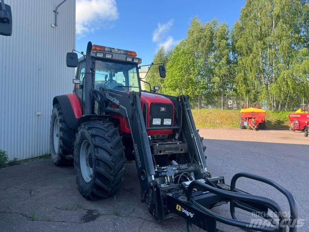 Massey Ferguson 8220 Traktorer