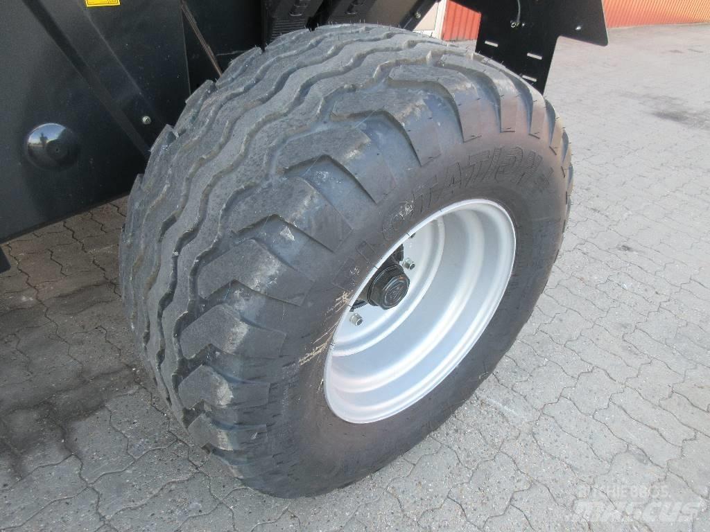Case IH RB 465 Rundbalspressar