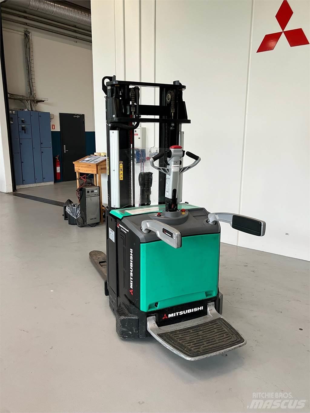 Mitsubishi SBV16N Låglyftare med plattform