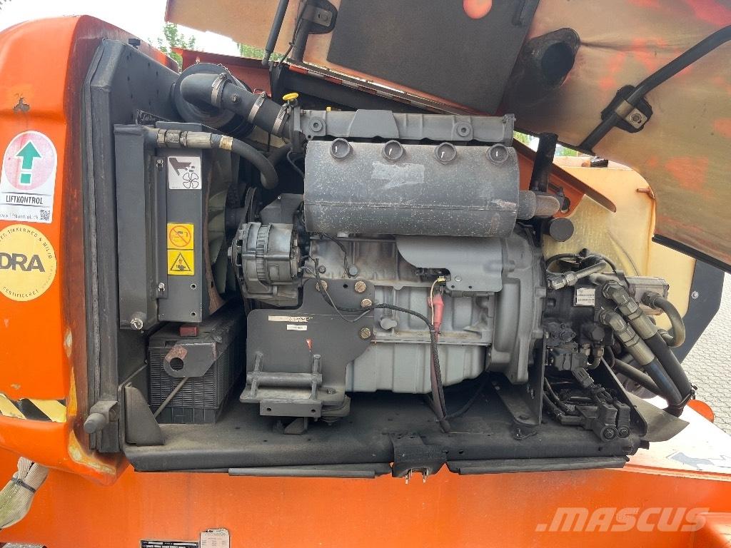 JLG 600 AJ Bomliftar