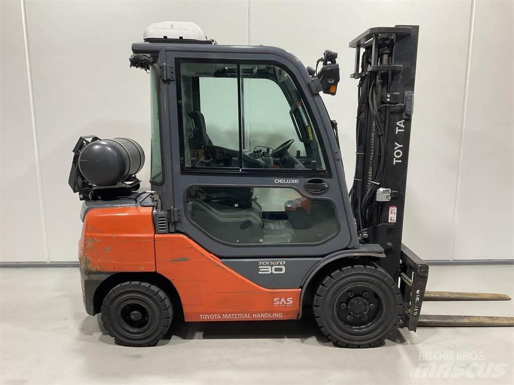Toyota 02-8FGF30 Gasolmotviktstruckar