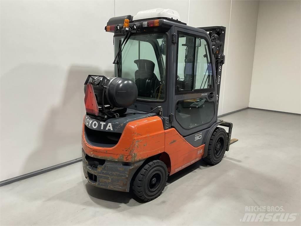 Toyota 02-8FGF30 Gasolmotviktstruckar