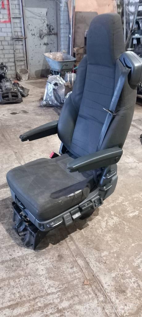 Scania R440  2627357 Hytter och interiör