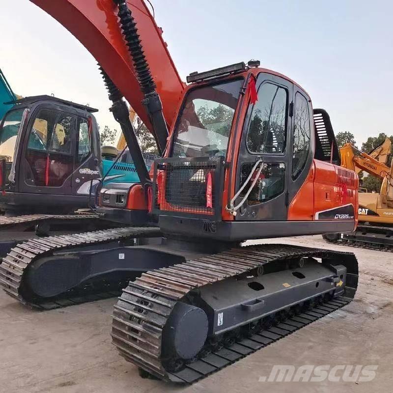 Doosan DX 225 LC Bandgrävare