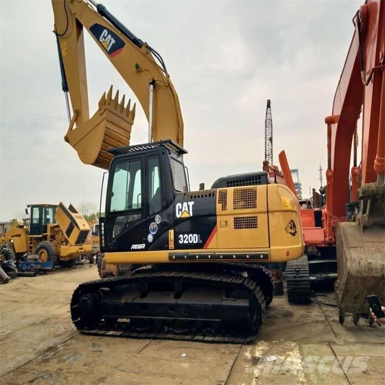 CAT 325 D L Bandgrävare