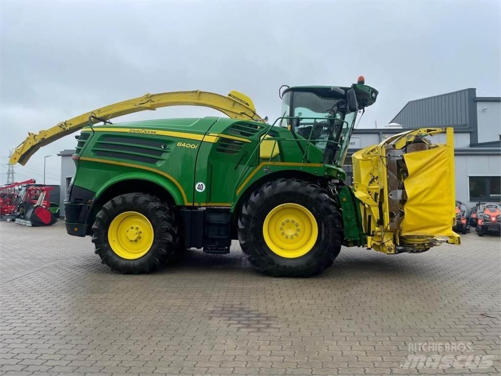 John Deere 8400 i Självgående fälthackar