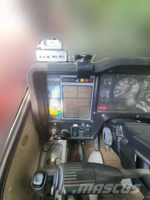 Kato MR 100 Terrängkranar (Grov terräng)