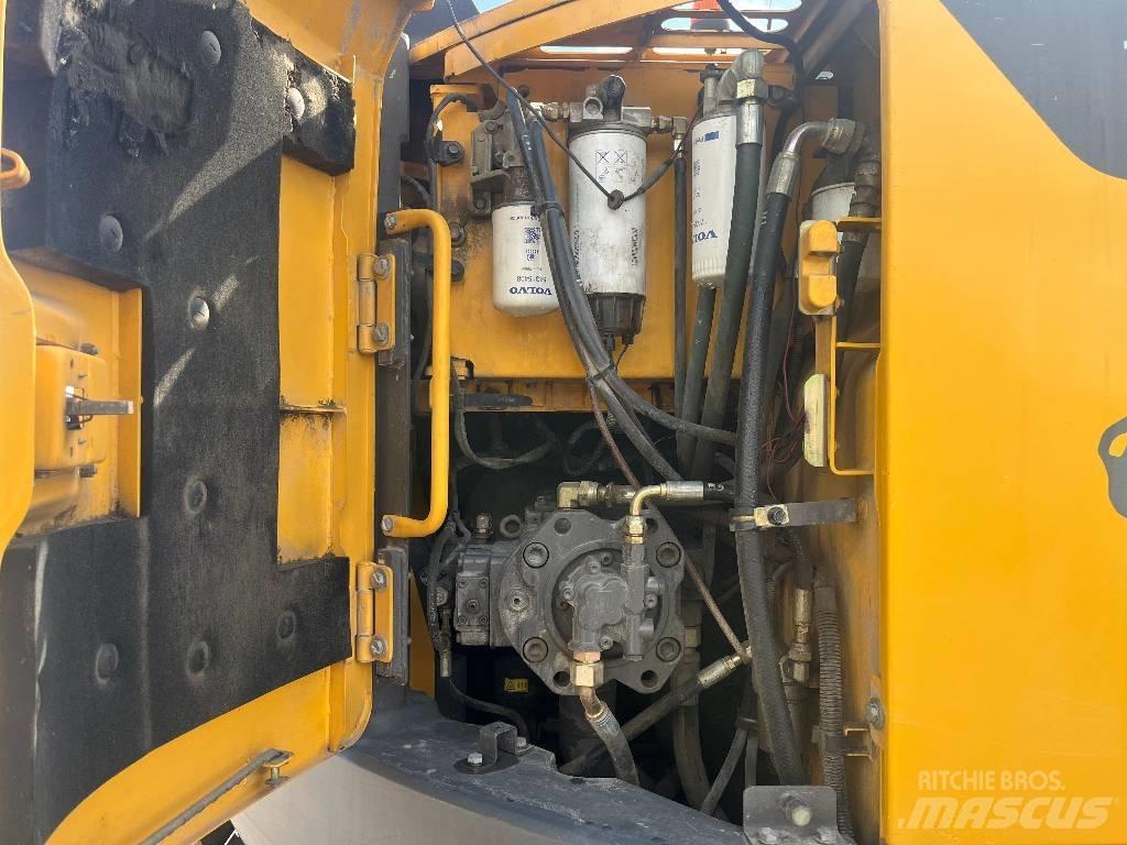 Volvo ECR 235 DL Bandgrävare