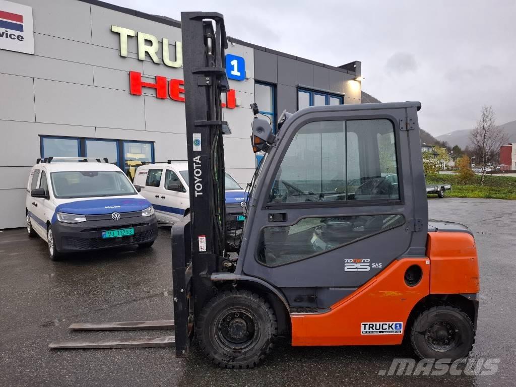 Toyota 02-8FDF25 Dieselmotviktstruckar