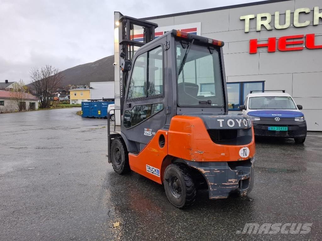 Toyota 02-8FDF25 Dieselmotviktstruckar